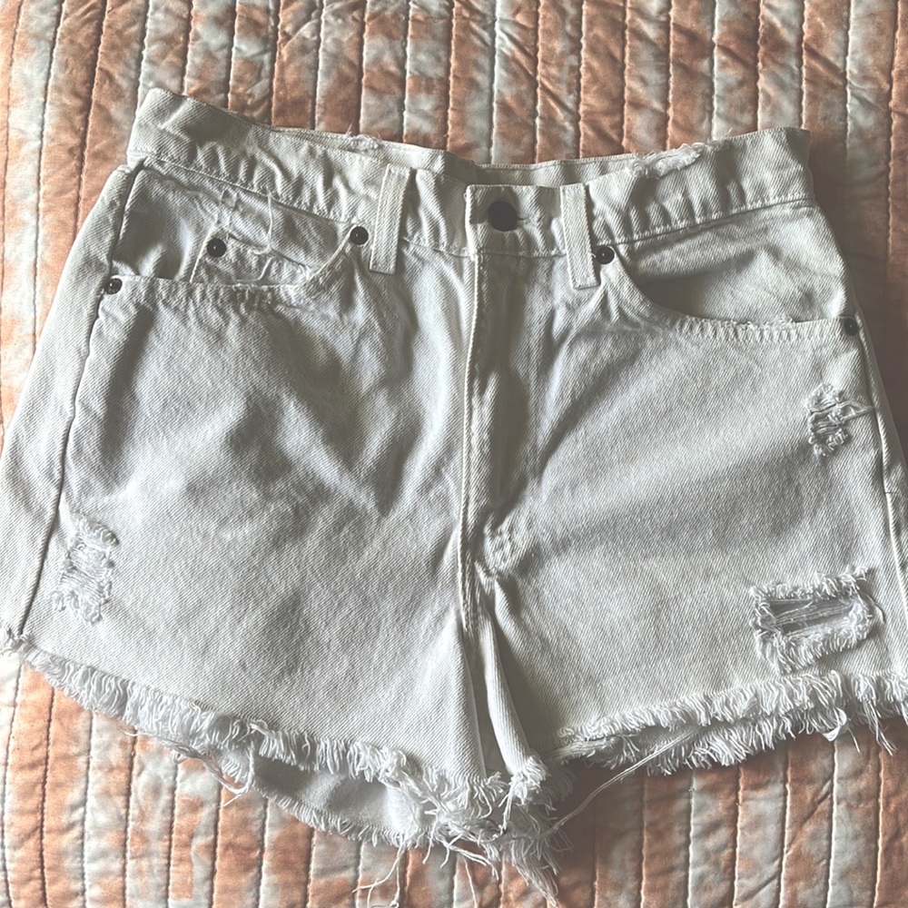 White Levi distressed vintage shorts